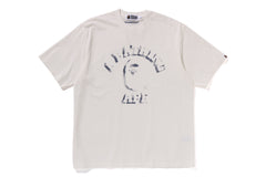 GARMENT DYE SPRAY PRINT COLLEGE RELAXED FIT TEE