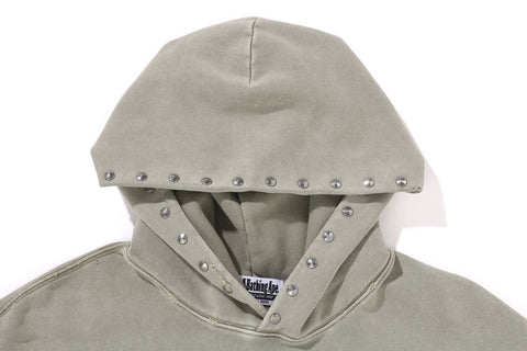 STUDDED GARMENT DYE LOGO SLEEVELESS PULLOVER HOODIE