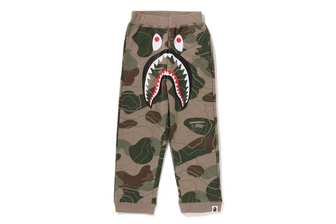 LAYERED LINE CAMO SHARK SWEAT PANTS