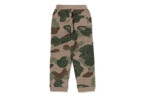 LAYERED LINE CAMO SHARK SWEAT PANTS