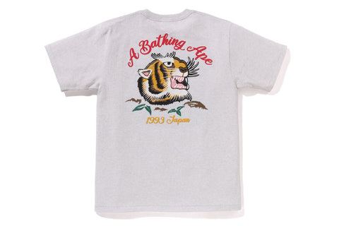 EMBROIDERY STYLE SOUVENIR LOGO TEE