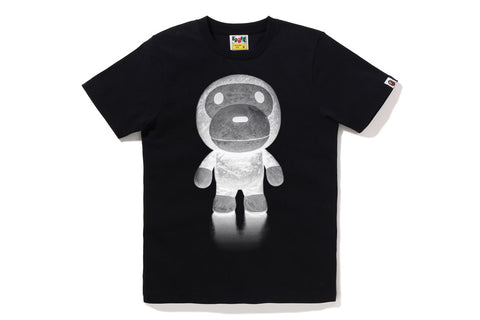 STANDING MILO PHOTO TEE